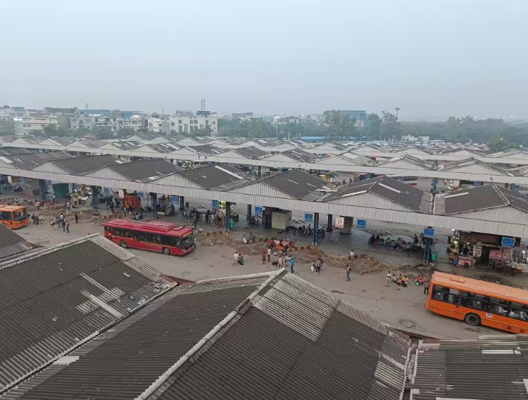 Anand Vihar Bus Terminal, Ghaziabad, Uttar Pradesh - Vushii.com